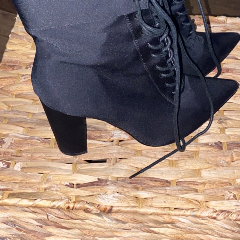 FEEL THE ATTRACTION POINTED TOE CHUNKY HEEL BOOTIE Black Size 9 - Picture 5 of 5